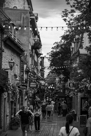 A Quebec street, in black and white